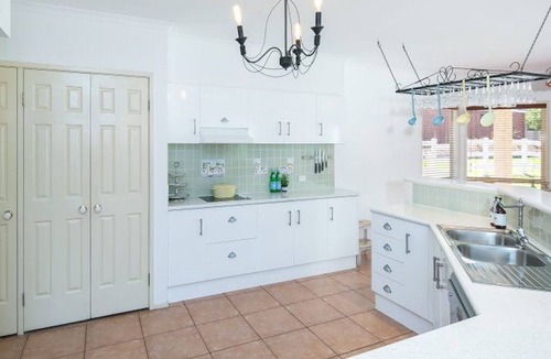 Thornlands House | Country Retreat with Pool, 30 Min to Brisbane & Gold Coast, 6 Min to Siromett!