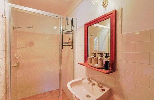 Eukey Hotel | Country View King Room
