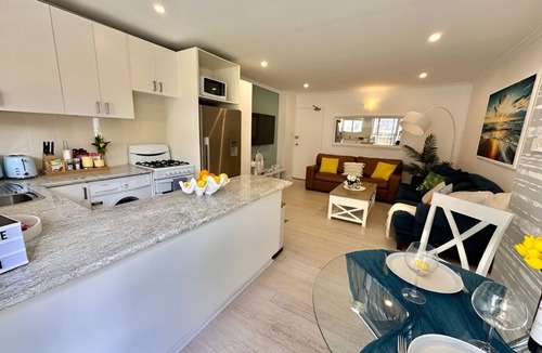 Manly Vale Apartment | Couple & Family Friendly Coastal Retreat near Manly