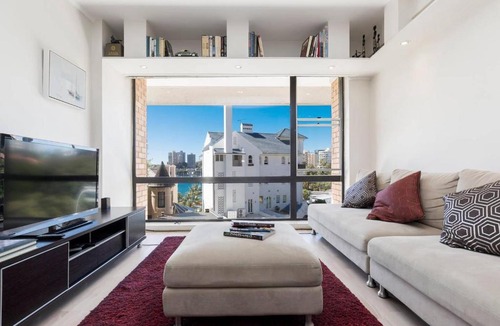 Elizabeth Bay Apartment | Couple's Gateway in Sunny Elizabeth Bay