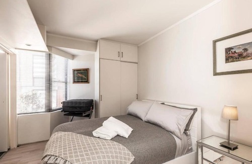 Elizabeth Bay Apartment | Couple's Gateway in Sunny Elizabeth Bay