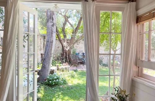 South Fremantle House | Couples retreat + Secret Garden + Outdoor bath - Rest + Recharge + Reconnect