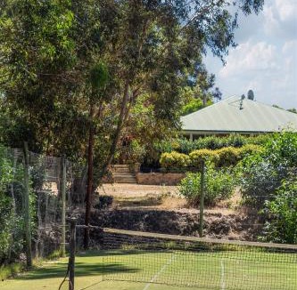 Margaret River House | Courtside - Family Stay with Private Tennis Court