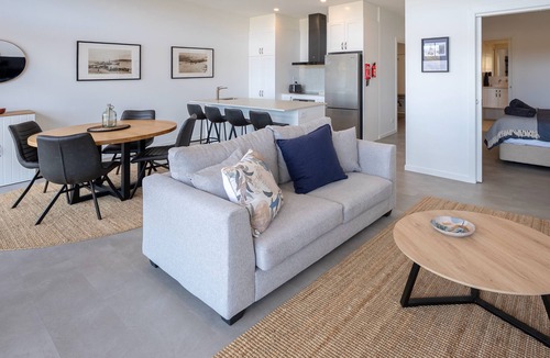 Penneshaw Apartment | Cove Landing Ocean View Apt-03 Lily May Sleeps 4