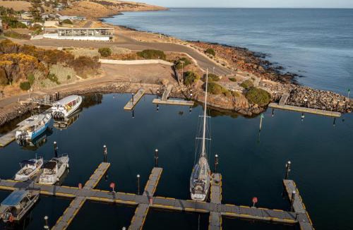 Penneshaw Apartment | Cove Landing Ocean View Apt-01 Karatta Sleeps 4