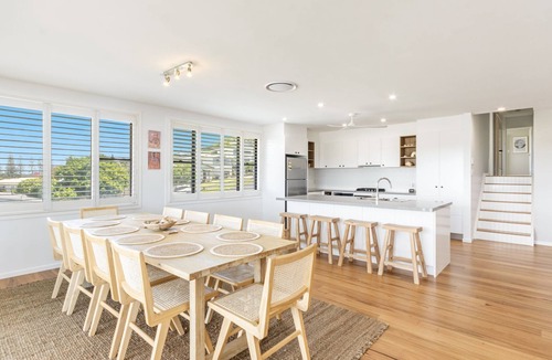 Yamba House | Cowrie House - Spacious Beachside Haven - Holiday Yamba