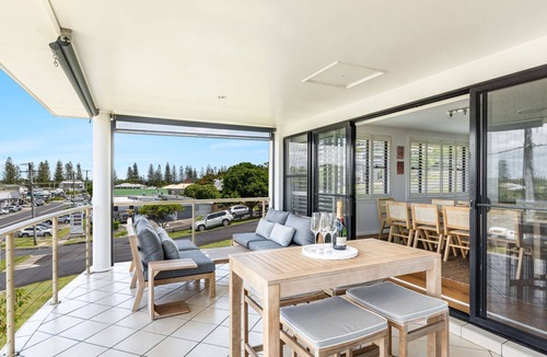 Yamba House | Cowrie House - Spacious Beachside Haven - Holiday Yamba