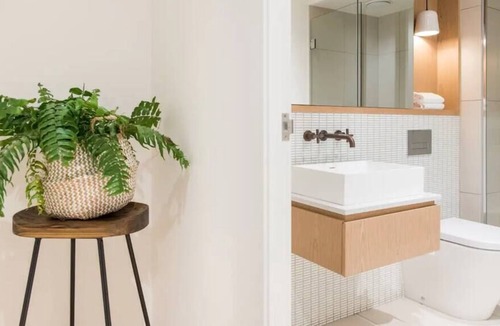Fitzroy Apartment | Cozy 2 Beds Apartment In Fitzroy with Parking