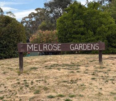 Lyons Apartment | Cozy 2BR, 1 parking, 4 Sleep, Woden,Canberra , pet free, free parking