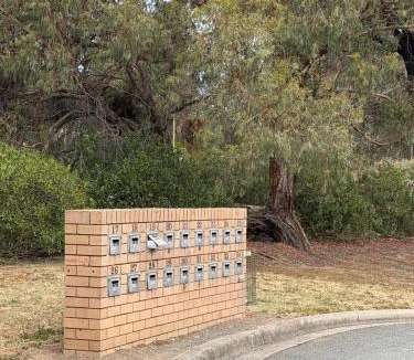 Lyons Apartment | Cozy 2BR, 1 parking, 4 Sleep, Woden,Canberra , pet free, free parking