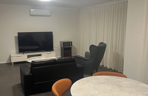 Croydon Apartment | Cozy 2BR furnished city centre