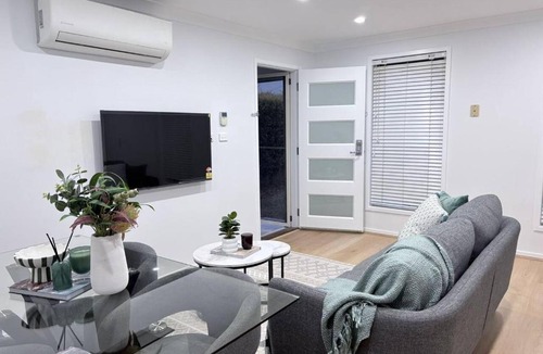 Kellyville Apartment | Cozy and stylish 2BR Granny Flat 500m Walk to shop