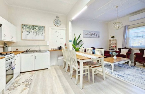 Largs North House | Cozy Beach Cottage/Steps from Beach,Jetty