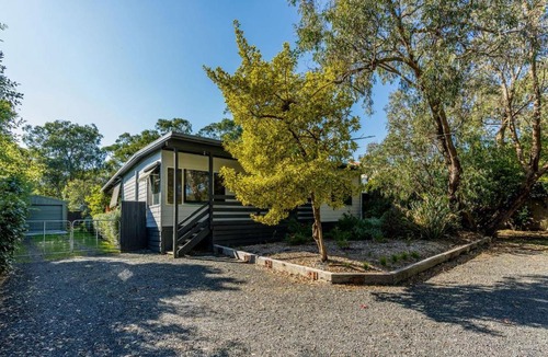 Inverloch House | Cozy Beach Hideaway Pet friendly