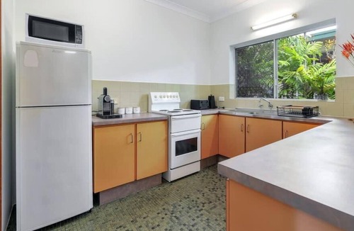 Parap House | Cozy & Charming Family Friendly 2BR Holiday Home