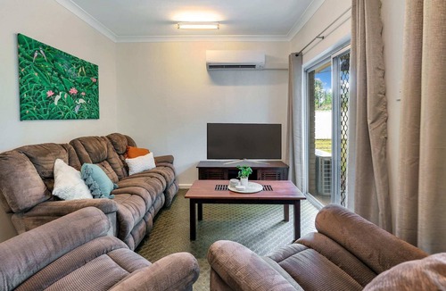 Parap House | Cozy & Charming Family Friendly 2BR Holiday Home