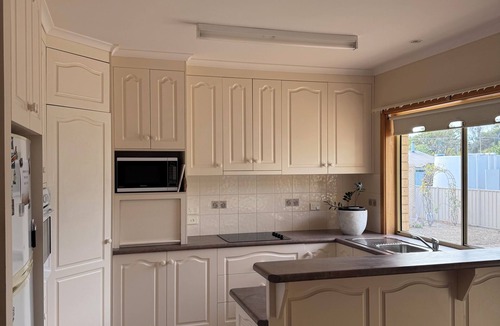 Lacepede House | Cozy Coastal Escape | BBQ, Pool Table & Courtyard - Pet- Friendly!