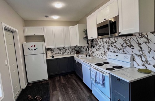 Markerville House | Cozy Country Bungalow about 5 minutes from Sylvan Lake!