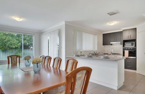 Dubbo House | Cozy Dubbo retreat - close to the zoo