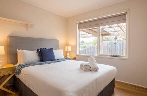 Werribee House | Cozy Family Friendly Werribee Home
