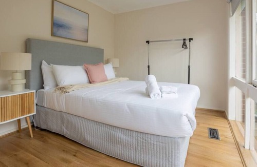 Werribee House | Cozy Family Friendly Werribee Home