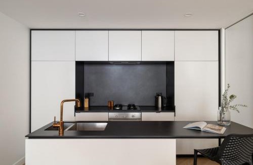 Collingwood North Apartment | Cozy Fitzroy Hideaway Free Parking near Smith St