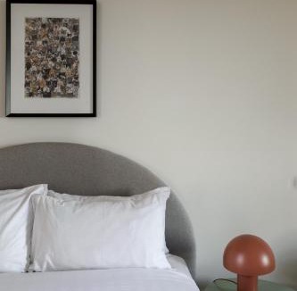 Collingwood North Apartment | Cozy Fitzroy Hideaway Free Parking near Smith St