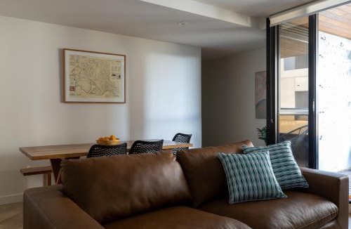 Collingwood North Apartment | Cozy Fitzroy Hideaway Free Parking near Smith St