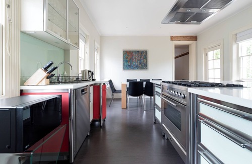 Launceston CBD House | Cozy Heritage on Balfour | 5BR w/Parking