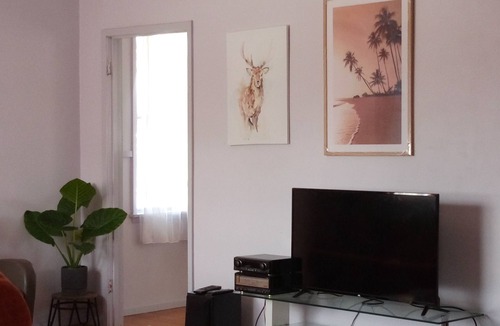 Kennington House | Cozy home on St Aidans. road with free parking and wifi