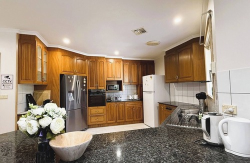 Turner House | Cozy King Room | 5-Min Walk to ANU | Close to City