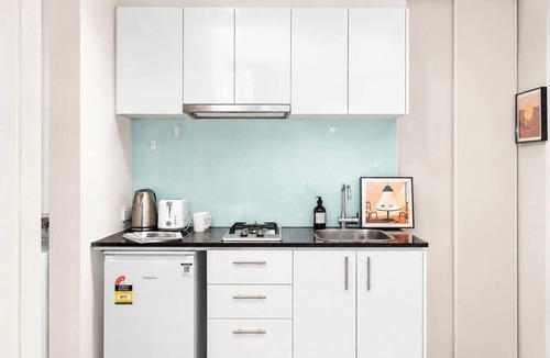 Chinatown Apartment | Cozy Mel Central studio Pool Gym Sauna free tram