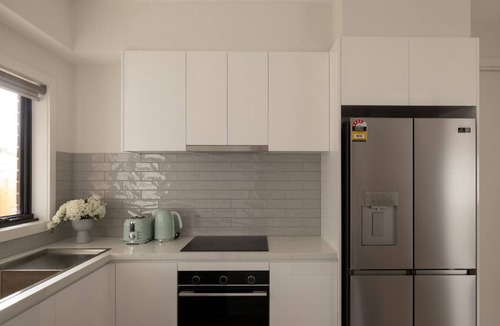 Noble Park House | Cozy Modern Hideaway | Noble Park