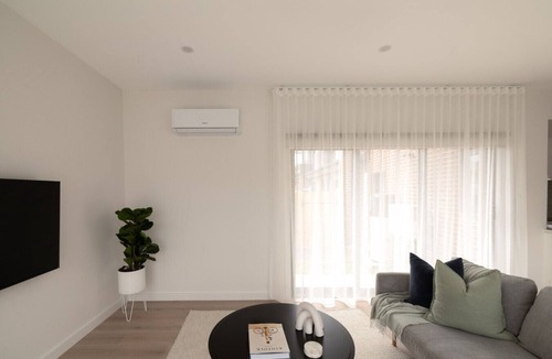 Noble Park House | Cozy Modern Hideaway | Noble Park