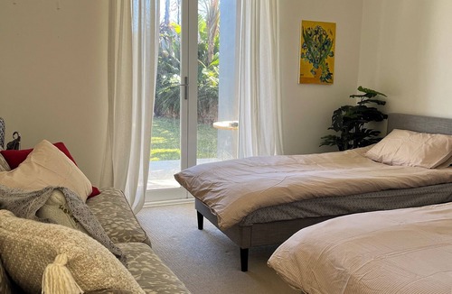 Dubbo House | Cozy Private Room - Twin Bedroom with Private Garden - Pet Friendly