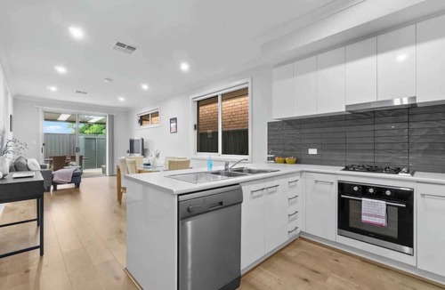 Mile End House | Cozy Retreat 3 BR home in Mile End