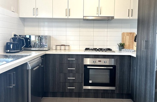 Craigieburn House | Cozy Retreat@Melbourne Airport