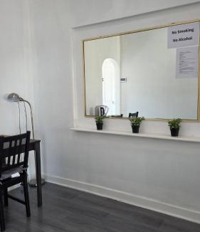 Morley House | Cozy room near airport