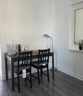 Morley House | Cozy room near airport