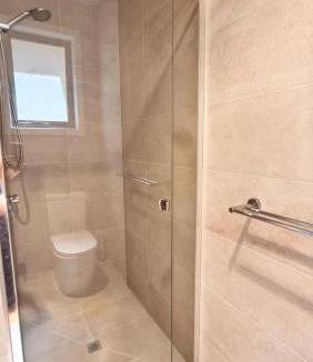 Wheelers Hill House | Cozy Room with Private Bathroom