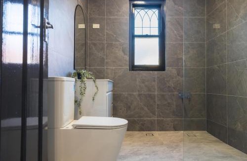 Liverpool Apartment | Cozy Spanish-Inspired Stay in Liverpool CBD