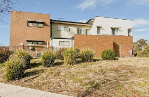 Forde Apartment | Cozy studio, Pet free, Budget friendly Canberra