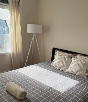 St. Albans House | Cozy Studio Retreat in Saint Albans with Private Entrance