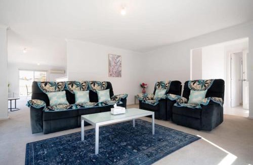 Prospect Vale House | Cozy Suburban Haven Parking & Wi-Fi