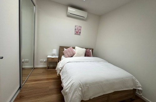 Werribee Apartment | Cozy Townhouse in Werribee centre