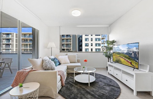 Wentworth Point Apartment | Cozy two bedrooms with stunning water view