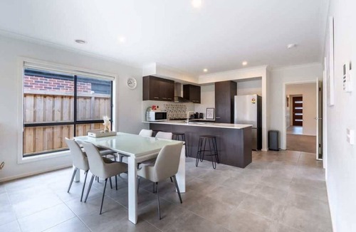 Cranbourne East House | Cranbourne Entire house 4bedroom