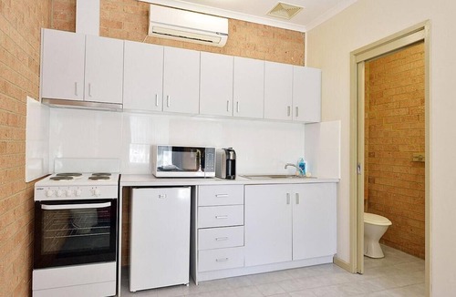 Cranbourne Hotel | Cranbourne Motor Inn