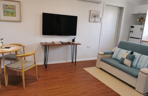Coffs Harbour Apartment | Creekside Cottage - Private Studio with Mountain View
