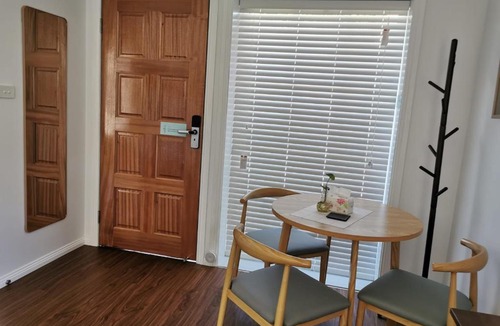 Coffs Harbour Apartment | Creekside Cottage - Private Studio with Mountain View